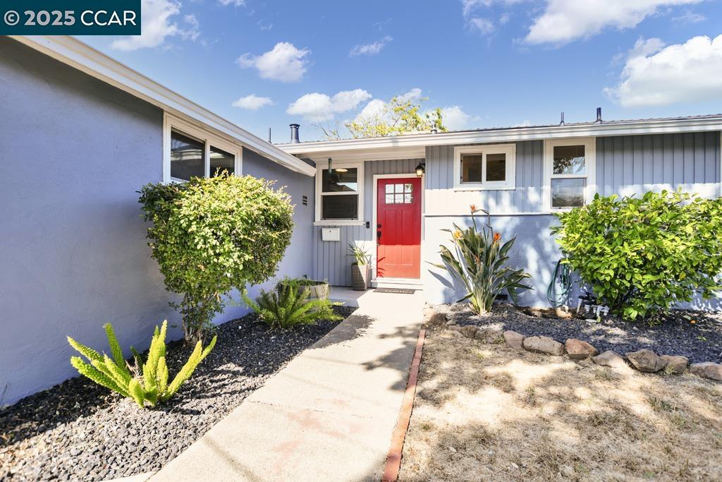 Detail Gallery Image 2 of 24 For 3117 Meadowbrook Dr, Concord,  CA 94519 - 3 Beds | 2 Baths