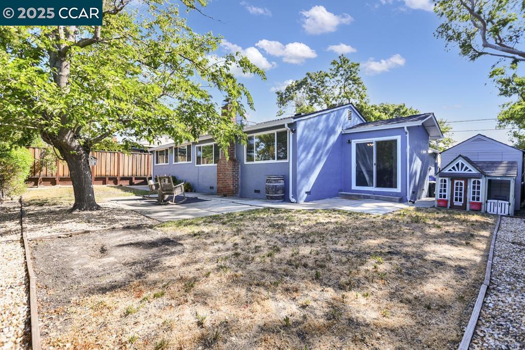 Detail Gallery Image 16 of 24 For 3117 Meadowbrook Dr, Concord,  CA 94519 - 3 Beds | 2 Baths