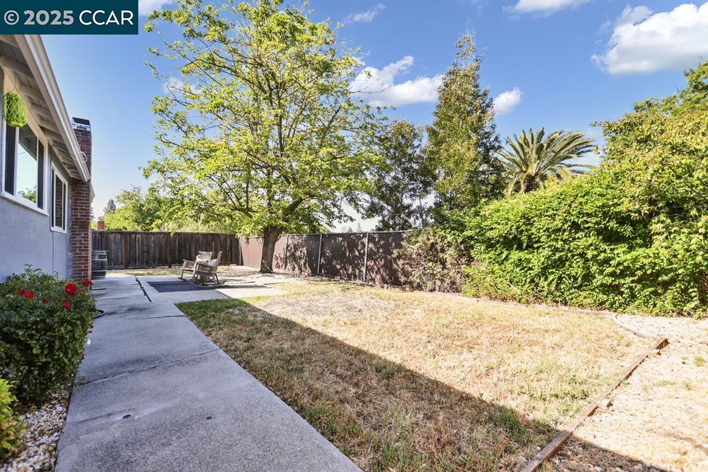 Detail Gallery Image 18 of 24 For 3117 Meadowbrook Dr, Concord,  CA 94519 - 3 Beds | 2 Baths