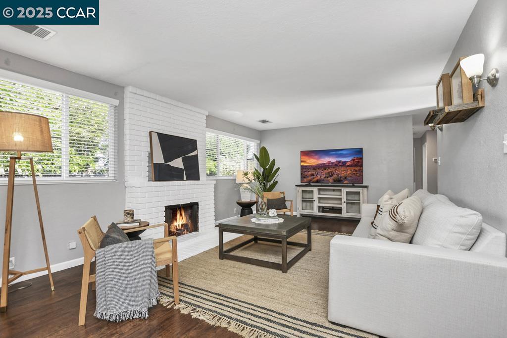 Detail Gallery Image 6 of 24 For 3117 Meadowbrook Dr, Concord,  CA 94519 - 3 Beds | 2 Baths