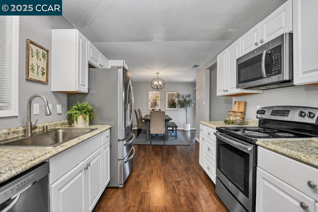 Detail Gallery Image 8 of 24 For 3117 Meadowbrook Dr, Concord,  CA 94519 - 3 Beds | 2 Baths