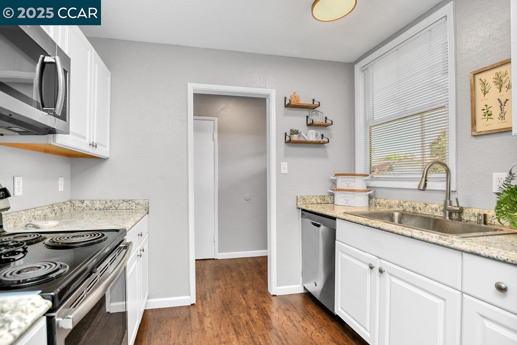 Detail Gallery Image 9 of 24 For 3117 Meadowbrook Dr, Concord,  CA 94519 - 3 Beds | 2 Baths