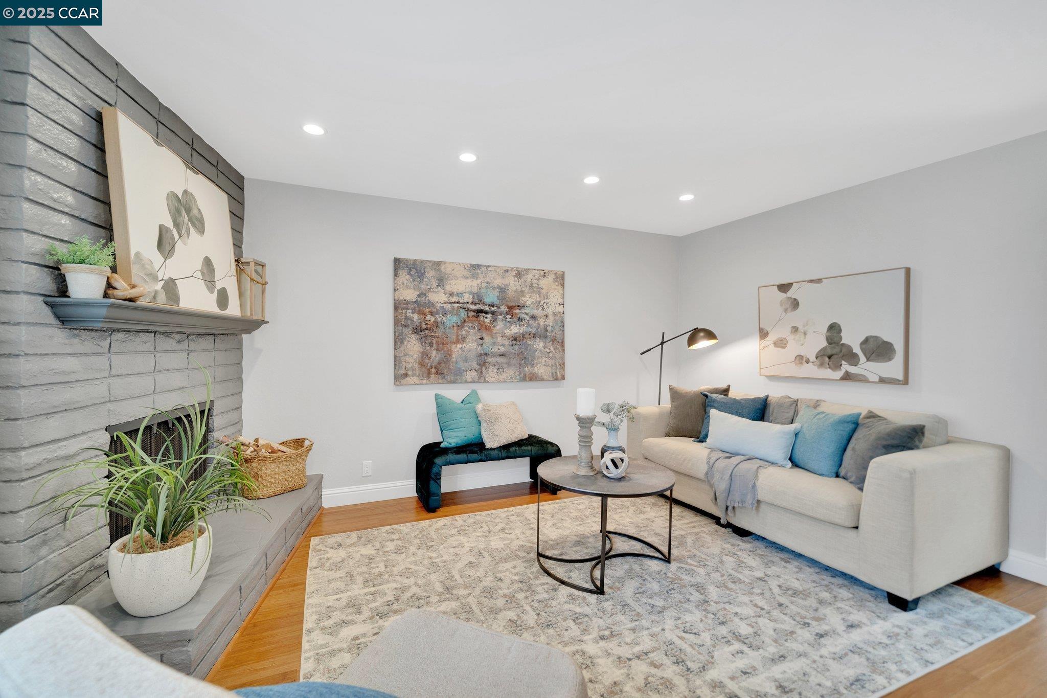 MLS: 41099922 Condo For Sale