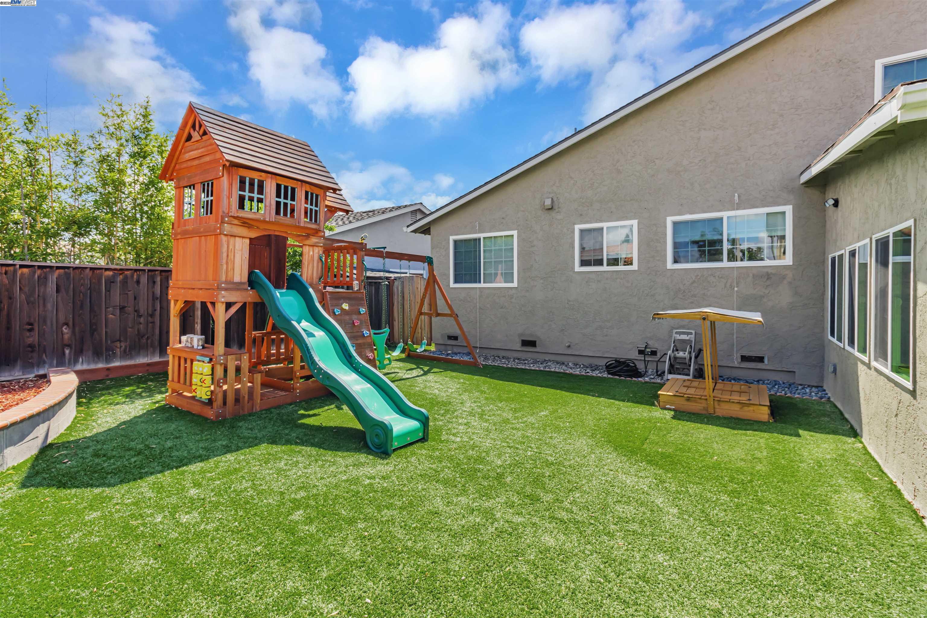 Detail Gallery Image 15 of 50 For 597 Singley Dr, Milpitas,  CA 95035 - 4 Beds | 2/1 Baths