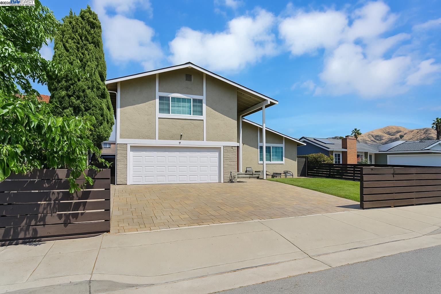 Detail Gallery Image 3 of 50 For 597 Singley Dr, Milpitas,  CA 95035 - 4 Beds | 2/1 Baths