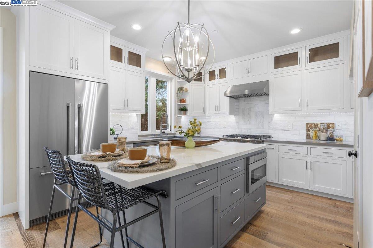 Detail Gallery Image 14 of 46 For 1002 Middle Ave, Menlo Park,  CA 94025 - 3 Beds | 2/1 Baths