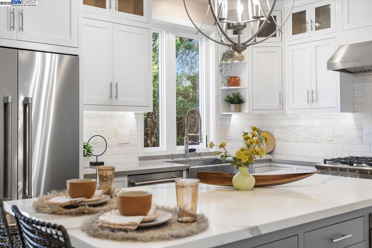 Detail Gallery Image 15 of 46 For 1002 Middle Ave, Menlo Park,  CA 94025 - 3 Beds | 2/1 Baths