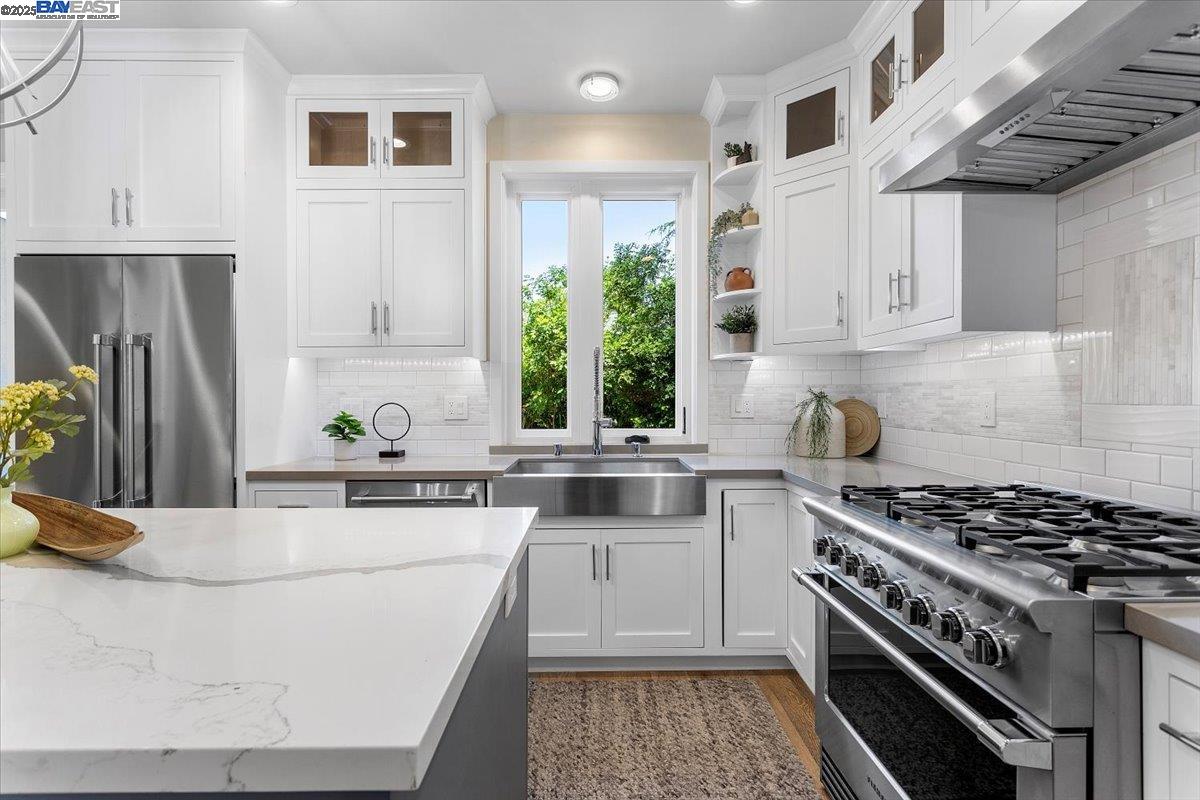 Detail Gallery Image 16 of 46 For 1002 Middle Ave, Menlo Park,  CA 94025 - 3 Beds | 2/1 Baths