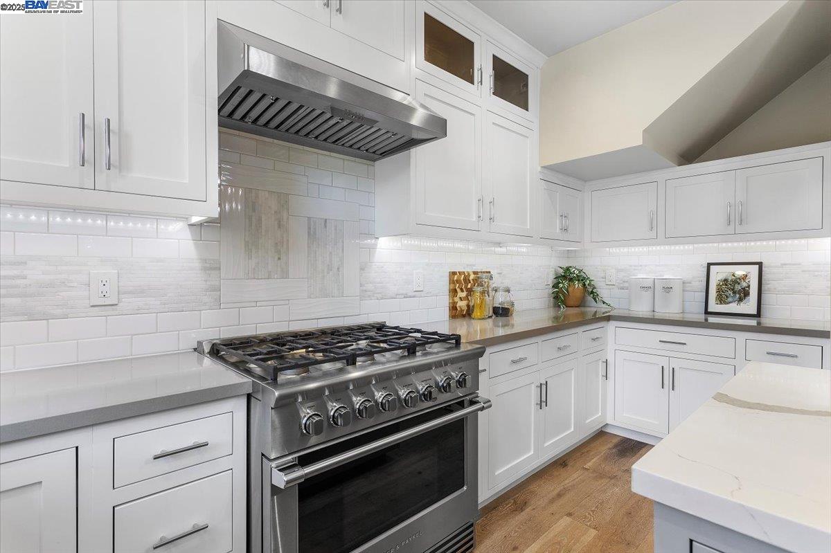 Detail Gallery Image 17 of 46 For 1002 Middle Ave, Menlo Park,  CA 94025 - 3 Beds | 2/1 Baths