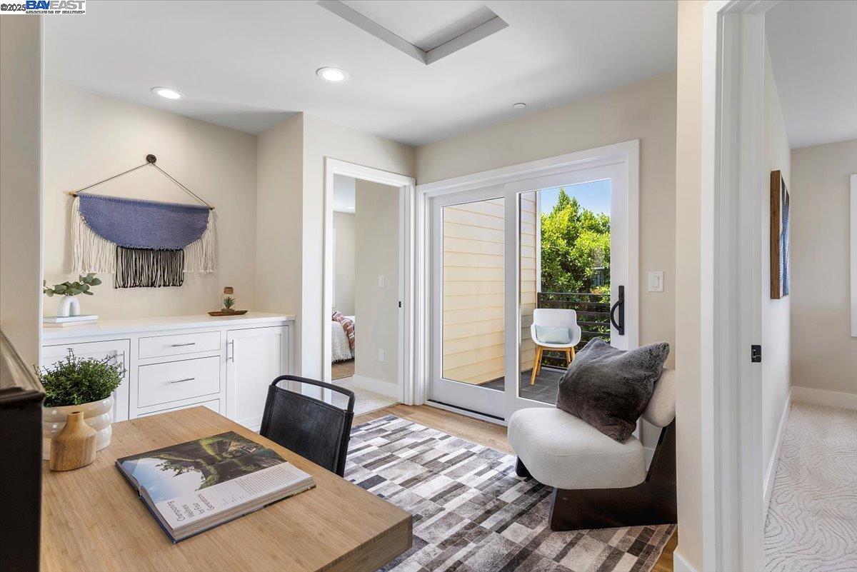 Detail Gallery Image 21 of 46 For 1002 Middle Ave, Menlo Park,  CA 94025 - 3 Beds | 2/1 Baths