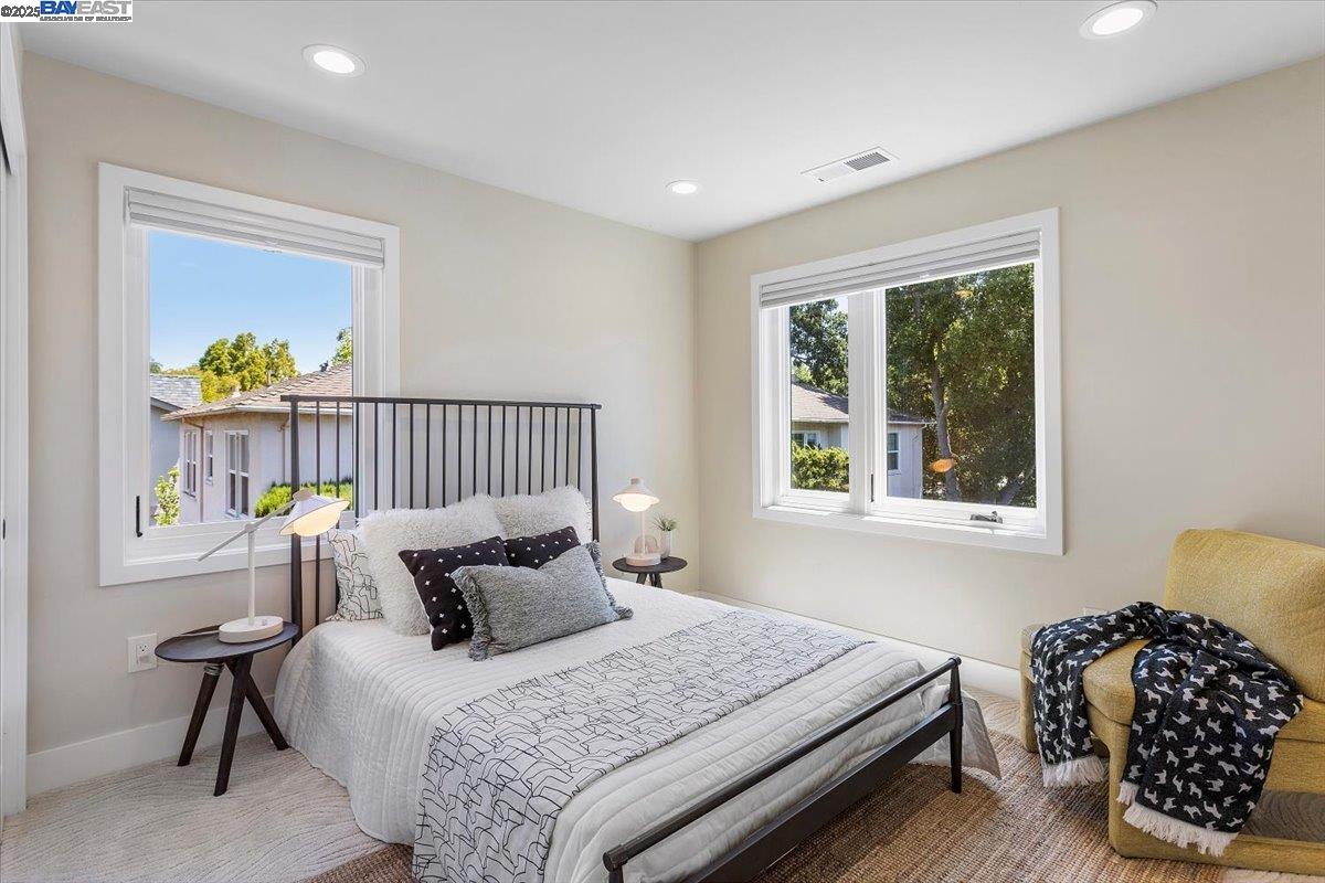 Detail Gallery Image 22 of 46 For 1002 Middle Ave, Menlo Park,  CA 94025 - 3 Beds | 2/1 Baths