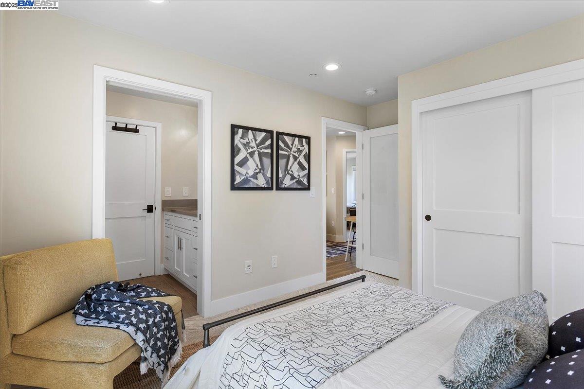 Detail Gallery Image 23 of 46 For 1002 Middle Ave, Menlo Park,  CA 94025 - 3 Beds | 2/1 Baths