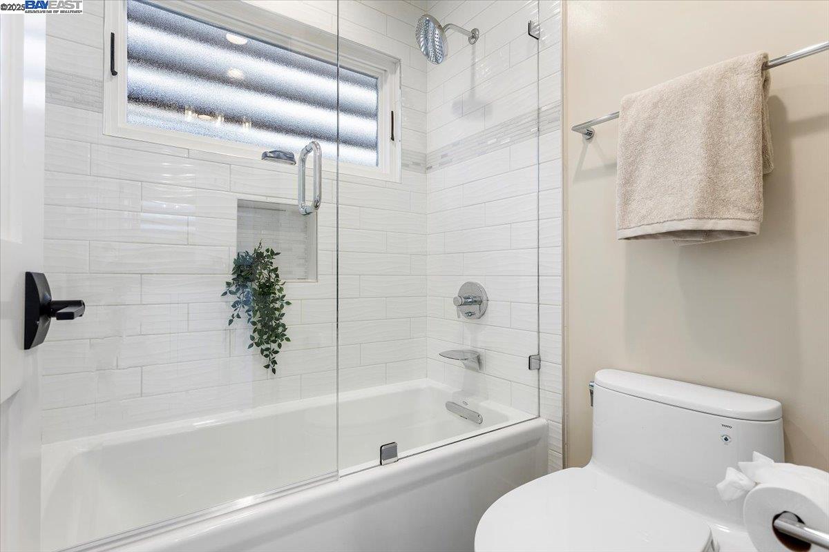 Detail Gallery Image 25 of 46 For 1002 Middle Ave, Menlo Park,  CA 94025 - 3 Beds | 2/1 Baths