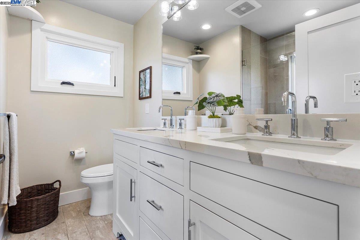Detail Gallery Image 31 of 46 For 1002 Middle Ave, Menlo Park,  CA 94025 - 3 Beds | 2/1 Baths