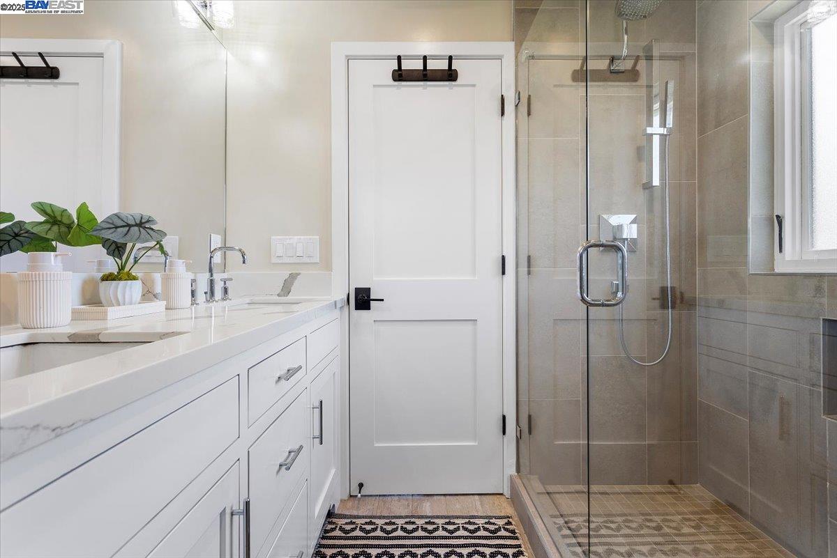 Detail Gallery Image 32 of 46 For 1002 Middle Ave, Menlo Park,  CA 94025 - 3 Beds | 2/1 Baths