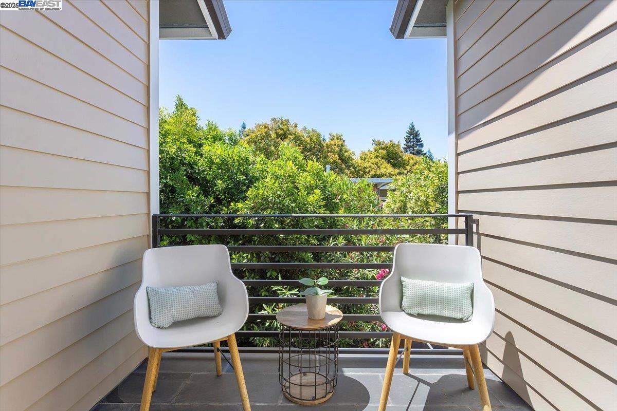 Detail Gallery Image 34 of 46 For 1002 Middle Ave, Menlo Park,  CA 94025 - 3 Beds | 2/1 Baths