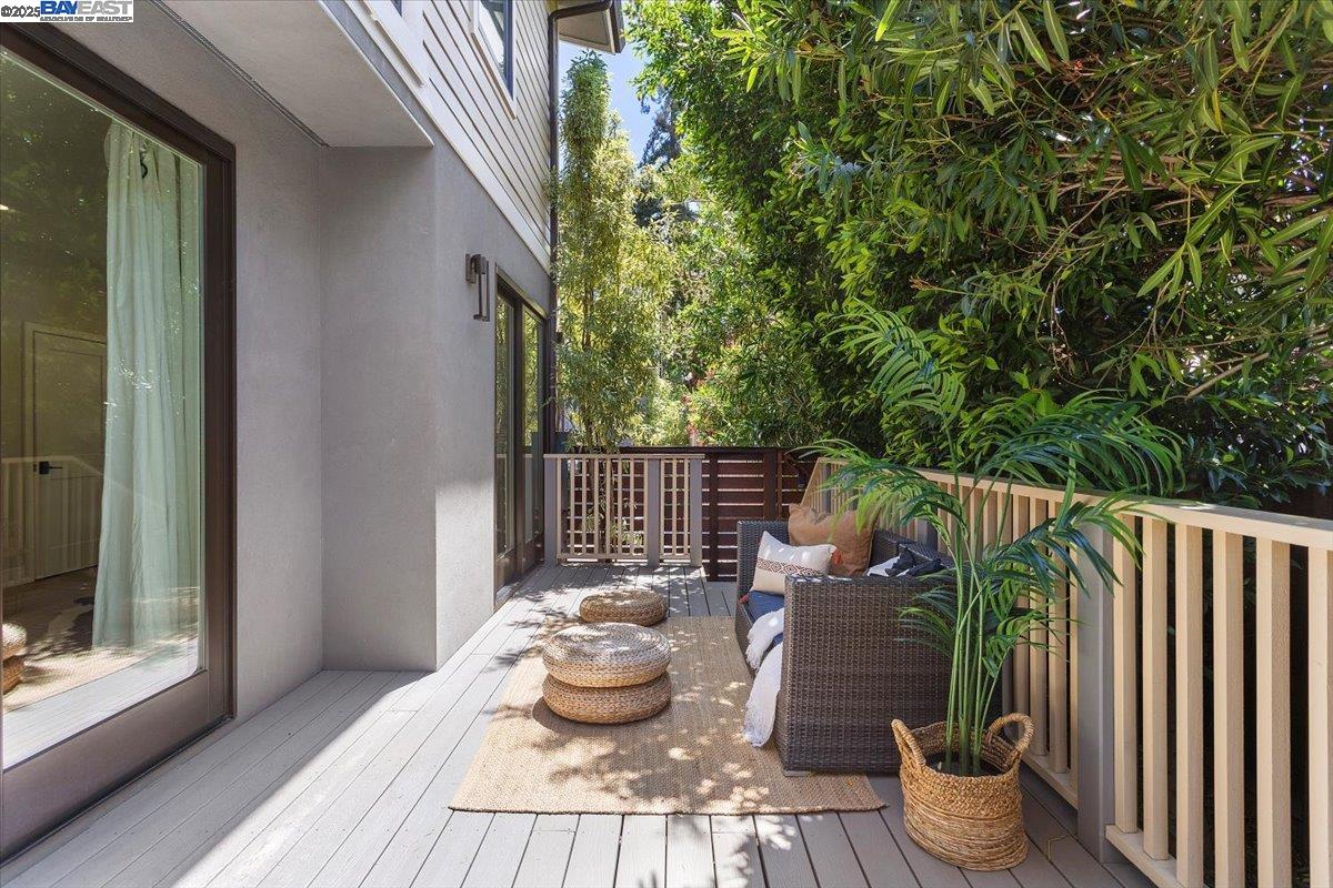Detail Gallery Image 37 of 46 For 1002 Middle Ave, Menlo Park,  CA 94025 - 3 Beds | 2/1 Baths