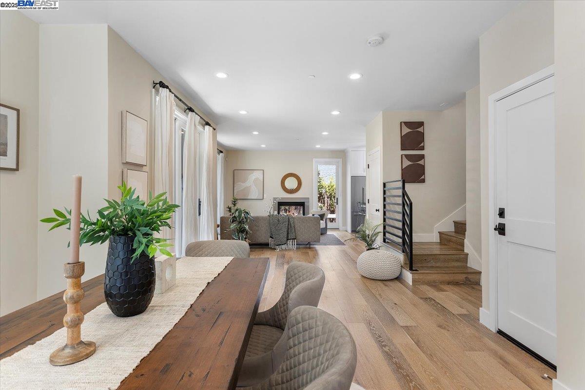Detail Gallery Image 5 of 46 For 1002 Middle Ave, Menlo Park,  CA 94025 - 3 Beds | 2/1 Baths