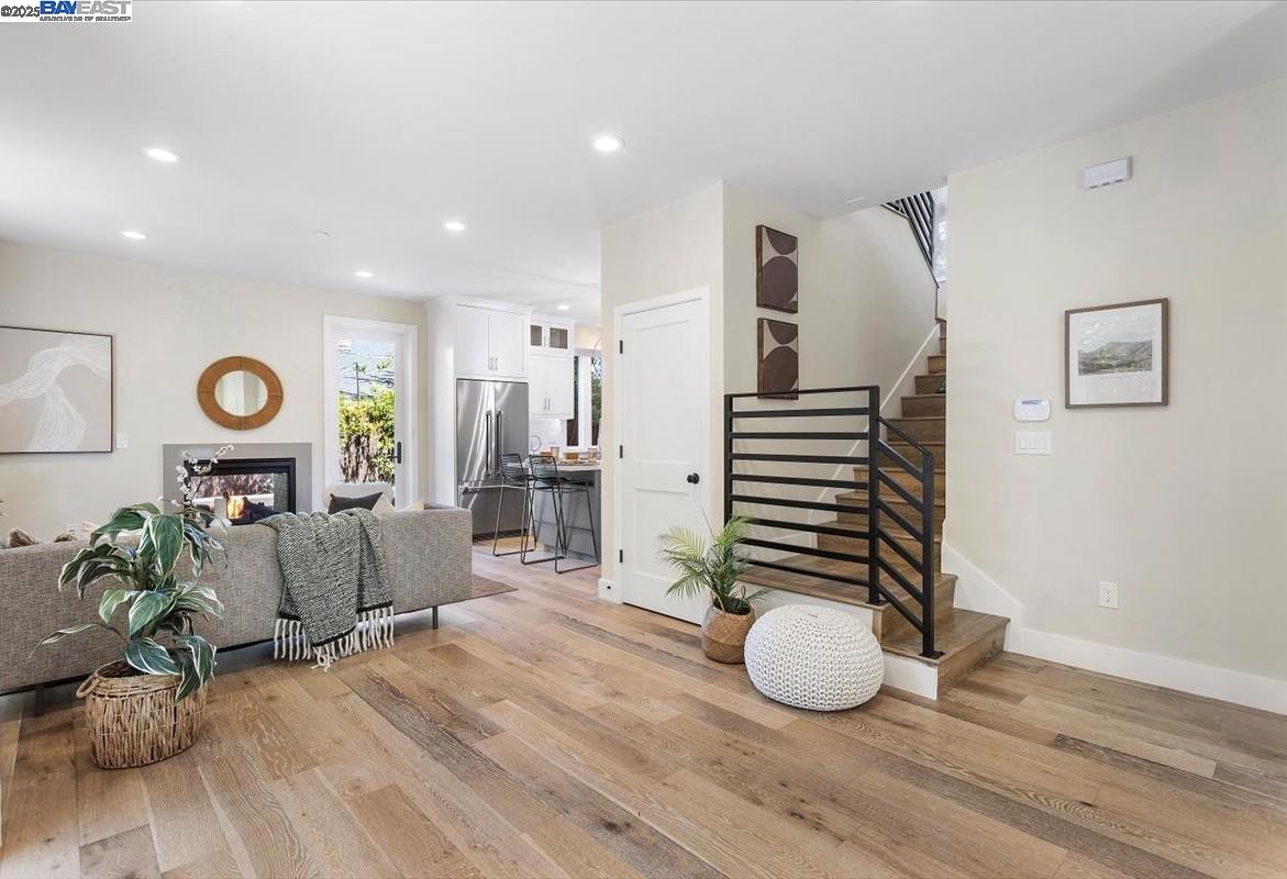 Detail Gallery Image 8 of 46 For 1002 Middle Ave, Menlo Park,  CA 94025 - 3 Beds | 2/1 Baths