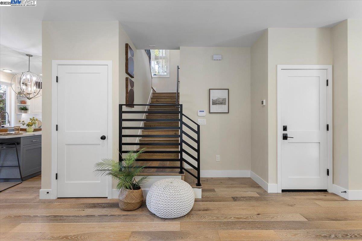 Detail Gallery Image 9 of 46 For 1002 Middle Ave, Menlo Park,  CA 94025 - 3 Beds | 2/1 Baths