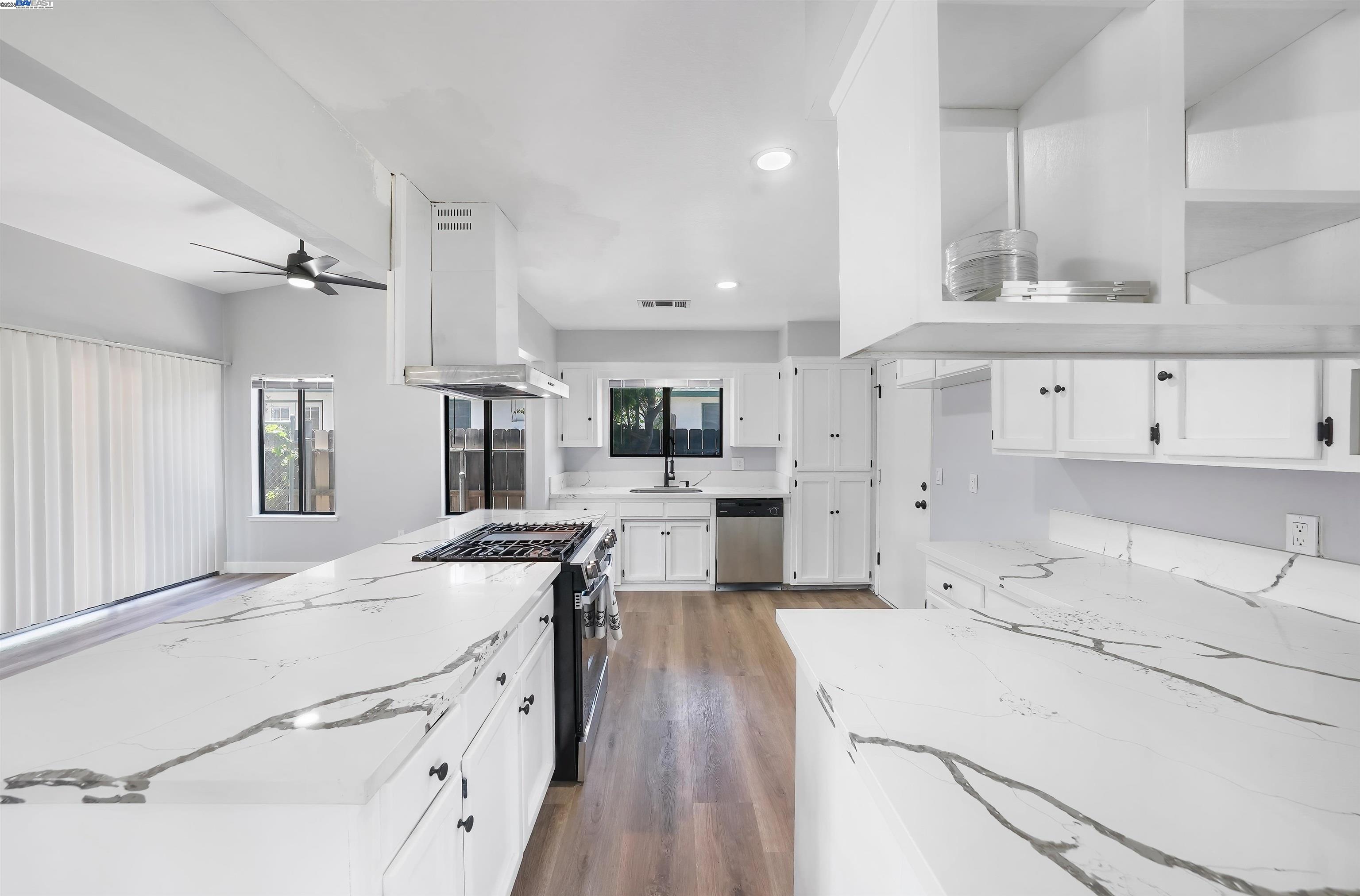 Detail Gallery Image 11 of 32 For 917 Moffat Dr, Hanford,  CA 93230 - 3 Beds | 2 Baths
