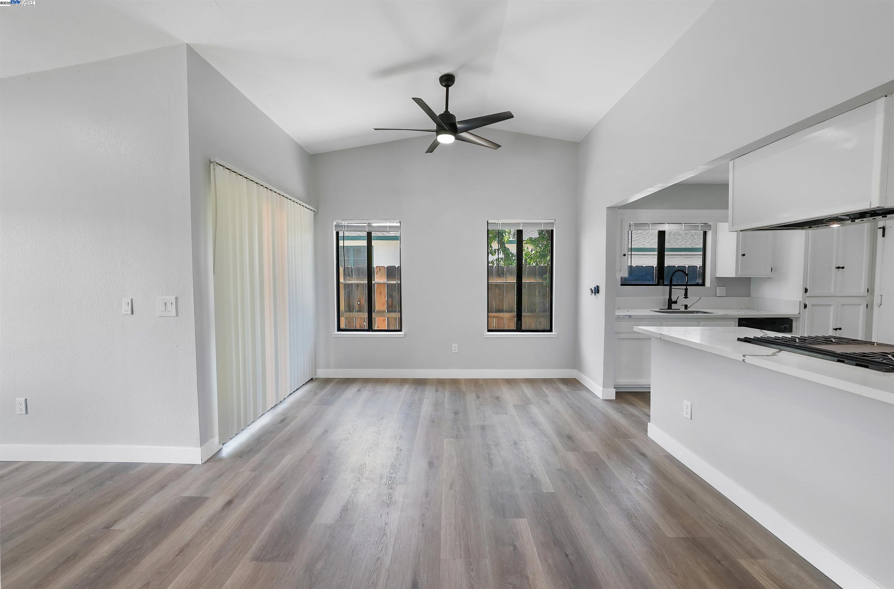 Detail Gallery Image 15 of 32 For 917 Moffat Dr, Hanford,  CA 93230 - 3 Beds | 2 Baths