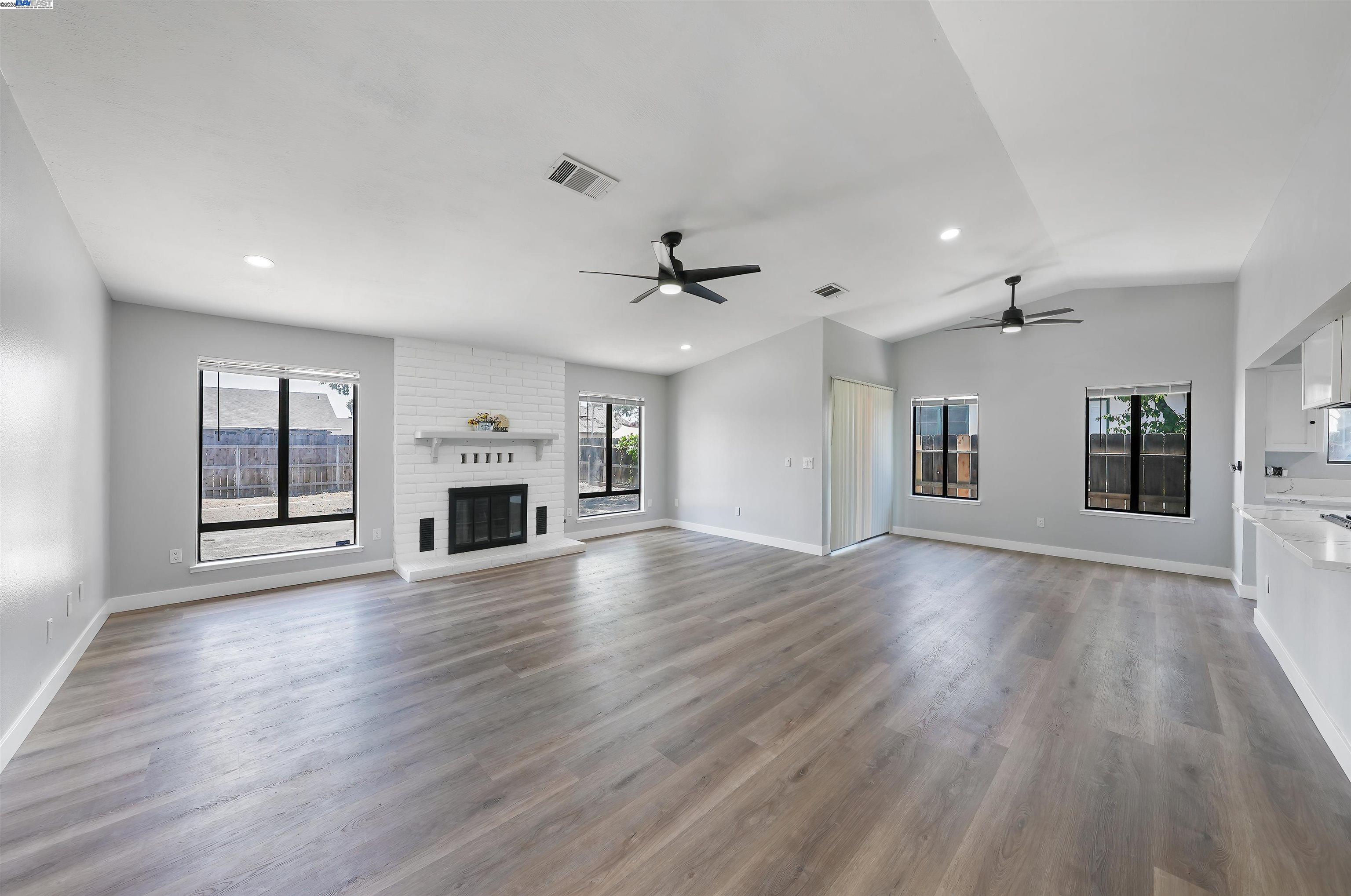 Detail Gallery Image 17 of 32 For 917 Moffat Dr, Hanford,  CA 93230 - 3 Beds | 2 Baths