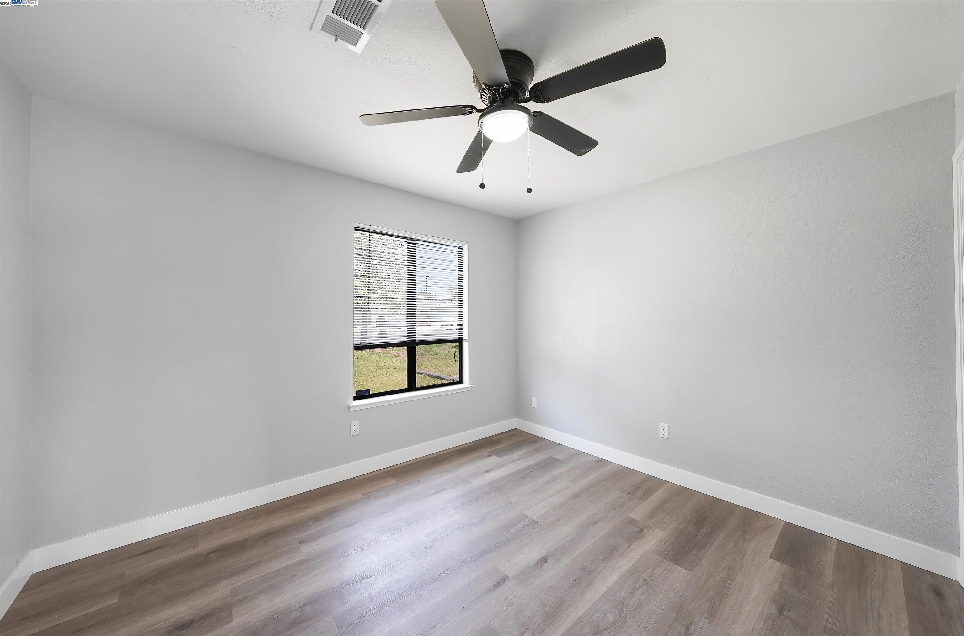 Detail Gallery Image 23 of 32 For 917 Moffat Dr, Hanford,  CA 93230 - 3 Beds | 2 Baths