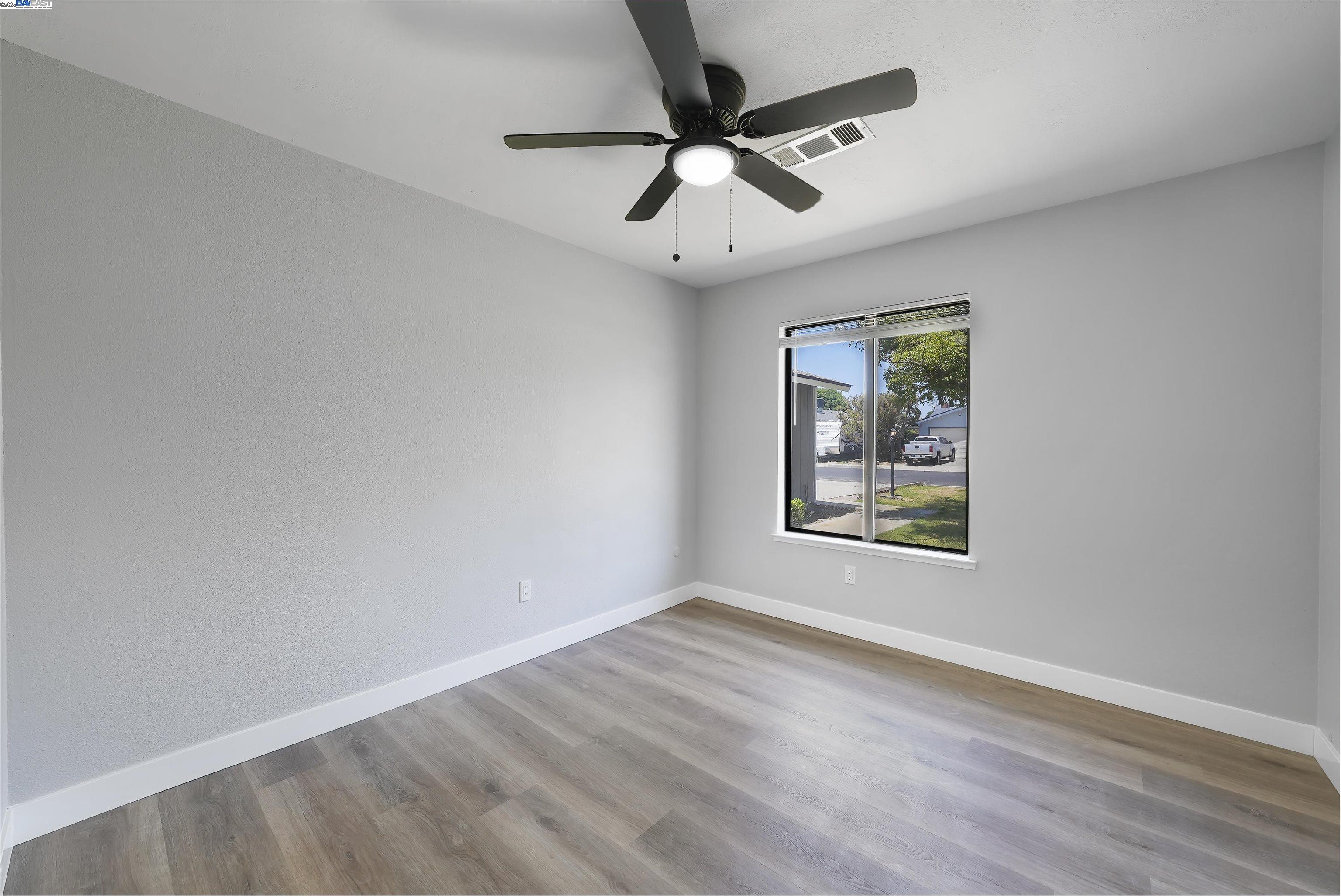 Detail Gallery Image 24 of 32 For 917 Moffat Dr, Hanford,  CA 93230 - 3 Beds | 2 Baths