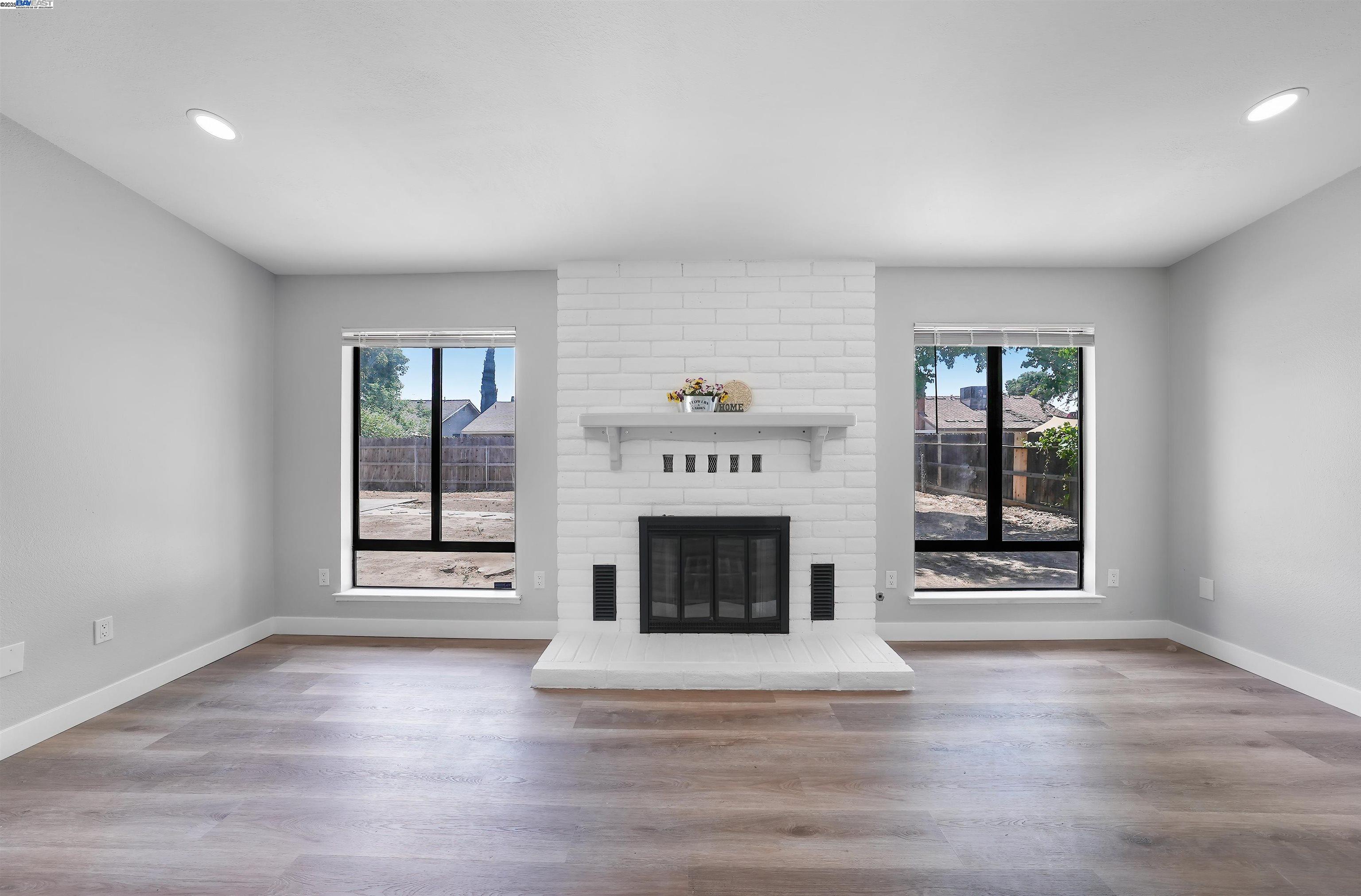 Detail Gallery Image 6 of 32 For 917 Moffat Dr, Hanford,  CA 93230 - 3 Beds | 2 Baths