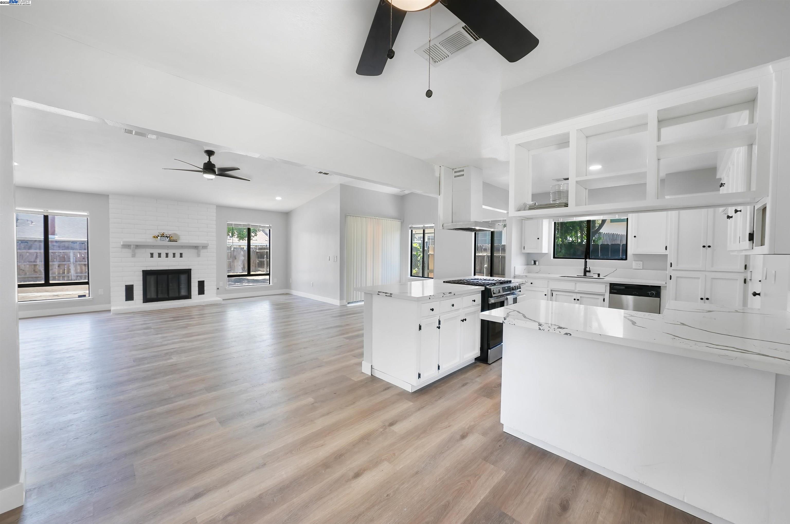 Detail Gallery Image 8 of 32 For 917 Moffat Dr, Hanford,  CA 93230 - 3 Beds | 2 Baths