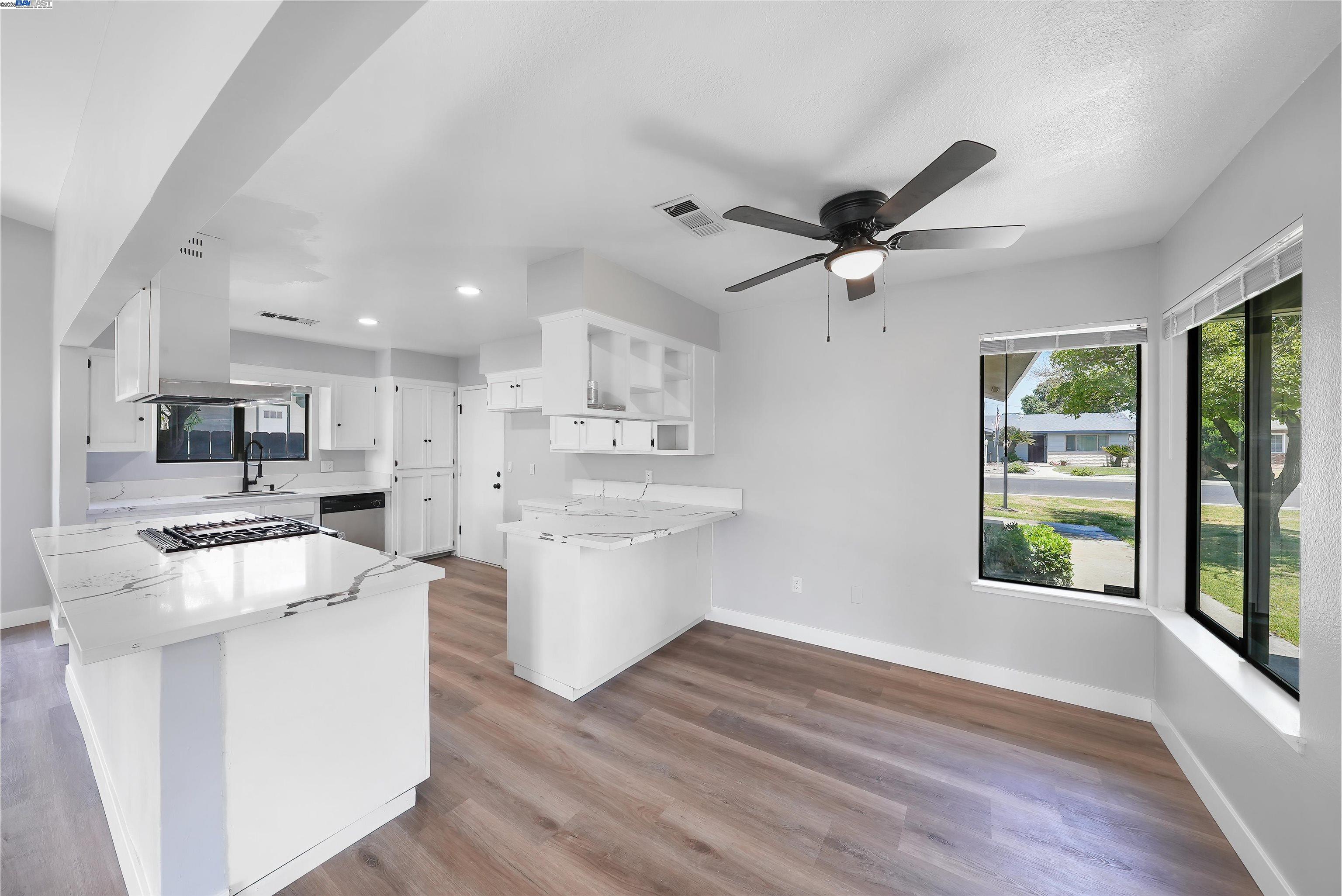Detail Gallery Image 9 of 32 For 917 Moffat Dr, Hanford,  CA 93230 - 3 Beds | 2 Baths