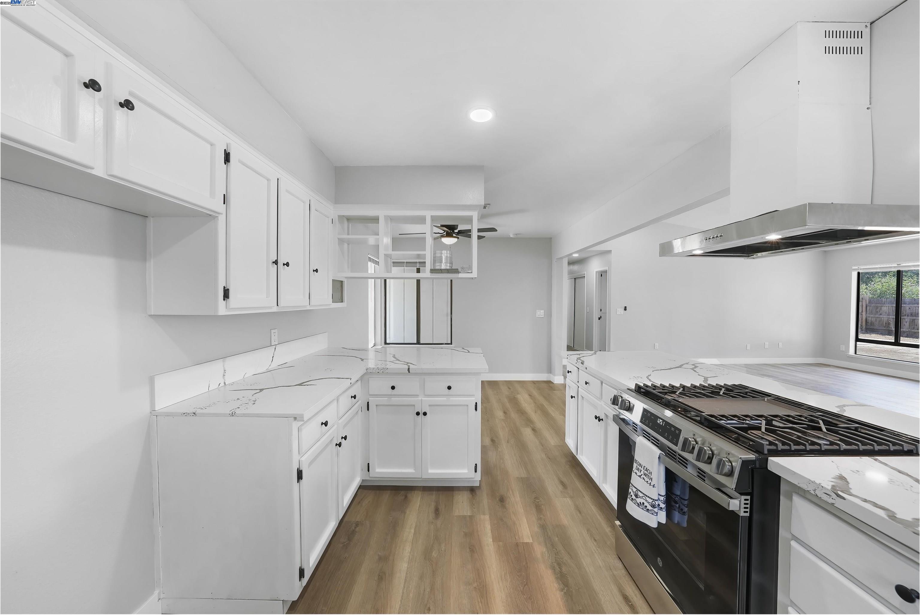 Detail Gallery Image 10 of 32 For 917 Moffat Dr, Hanford,  CA 93230 - 3 Beds | 2 Baths