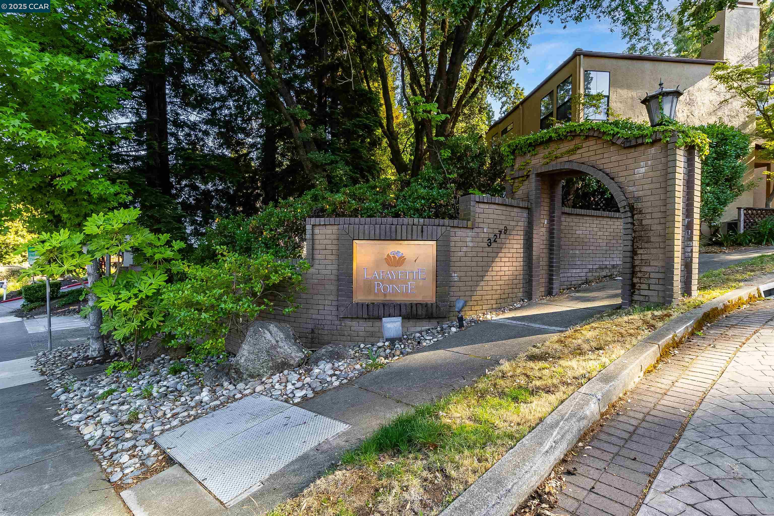 Detail Gallery Image 3 of 60 For 3279 Mt Diablo Ct #4,  Lafayette,  CA 94549 - 2 Beds | 2 Baths