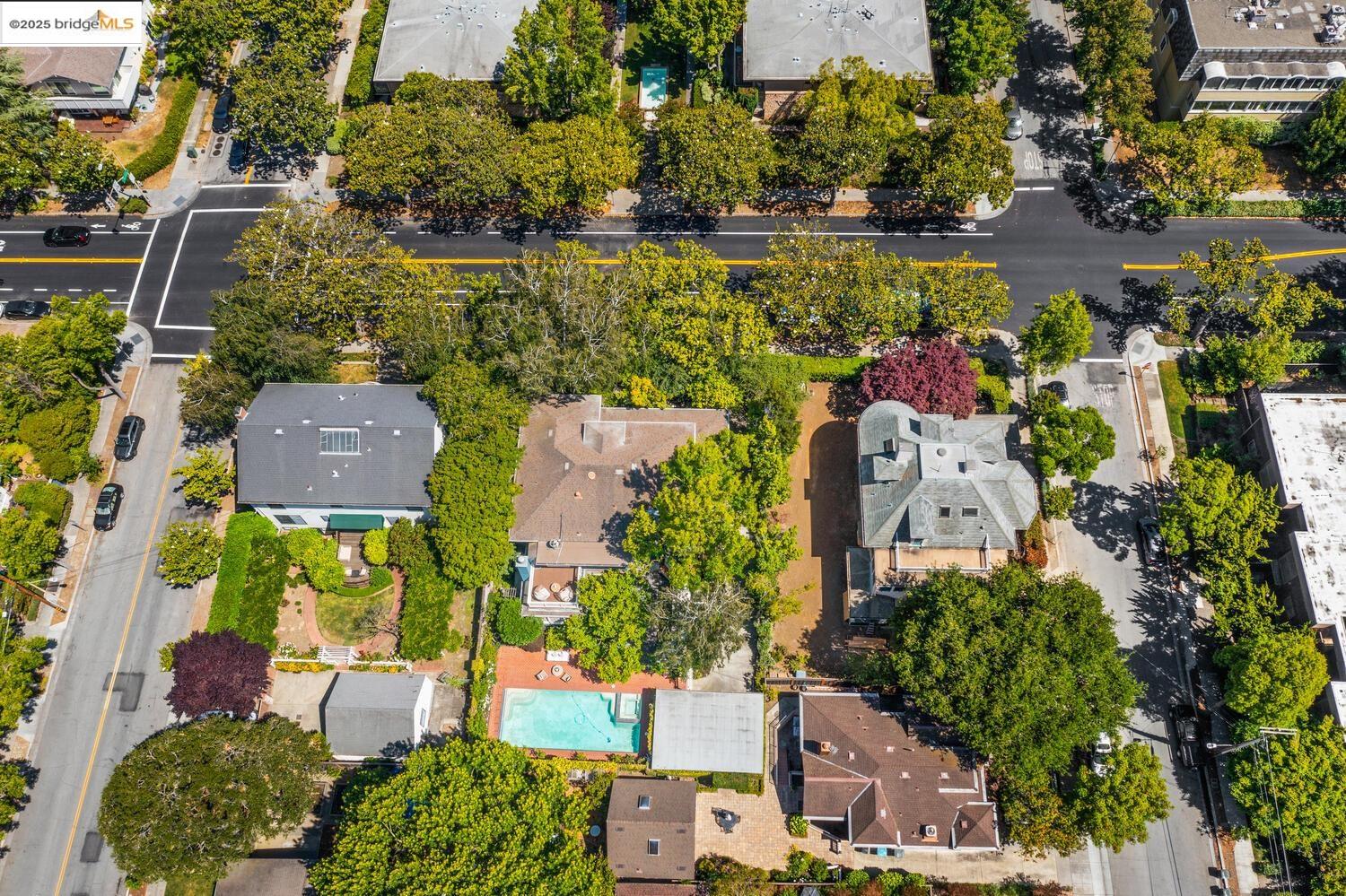 Detail Gallery Image 2 of 60 For 765 University Ave, Palo Alto,  CA 94301 - 4 Beds | 3/1 Baths
