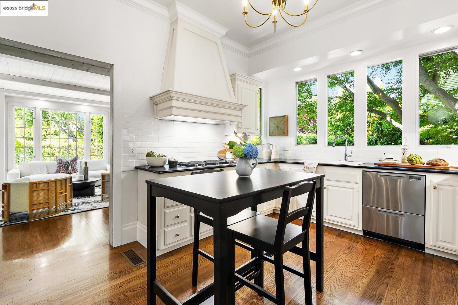 Detail Gallery Image 24 of 60 For 765 University Ave, Palo Alto,  CA 94301 - 3 Beds | 3/1 Baths