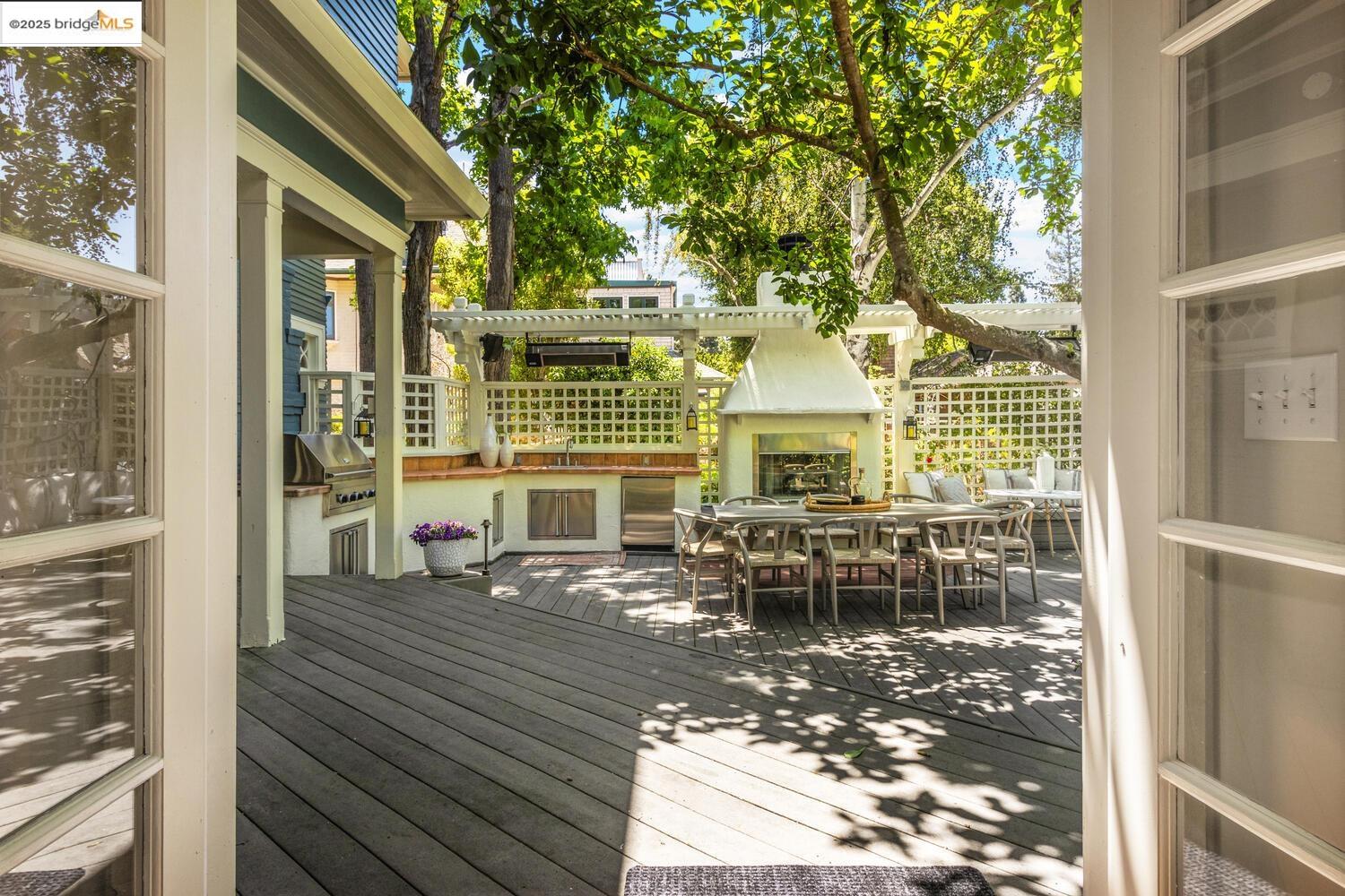 Detail Gallery Image 30 of 60 For 765 University Ave, Palo Alto,  CA 94301 - 3 Beds | 3/1 Baths