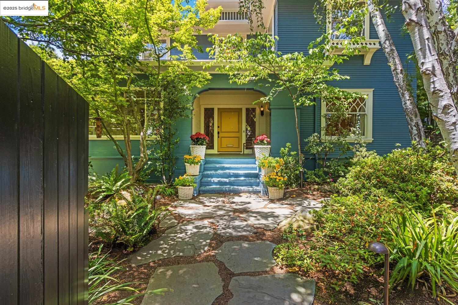 Detail Gallery Image 4 of 60 For 765 University Ave, Palo Alto,  CA 94301 - 4 Beds | 3/1 Baths