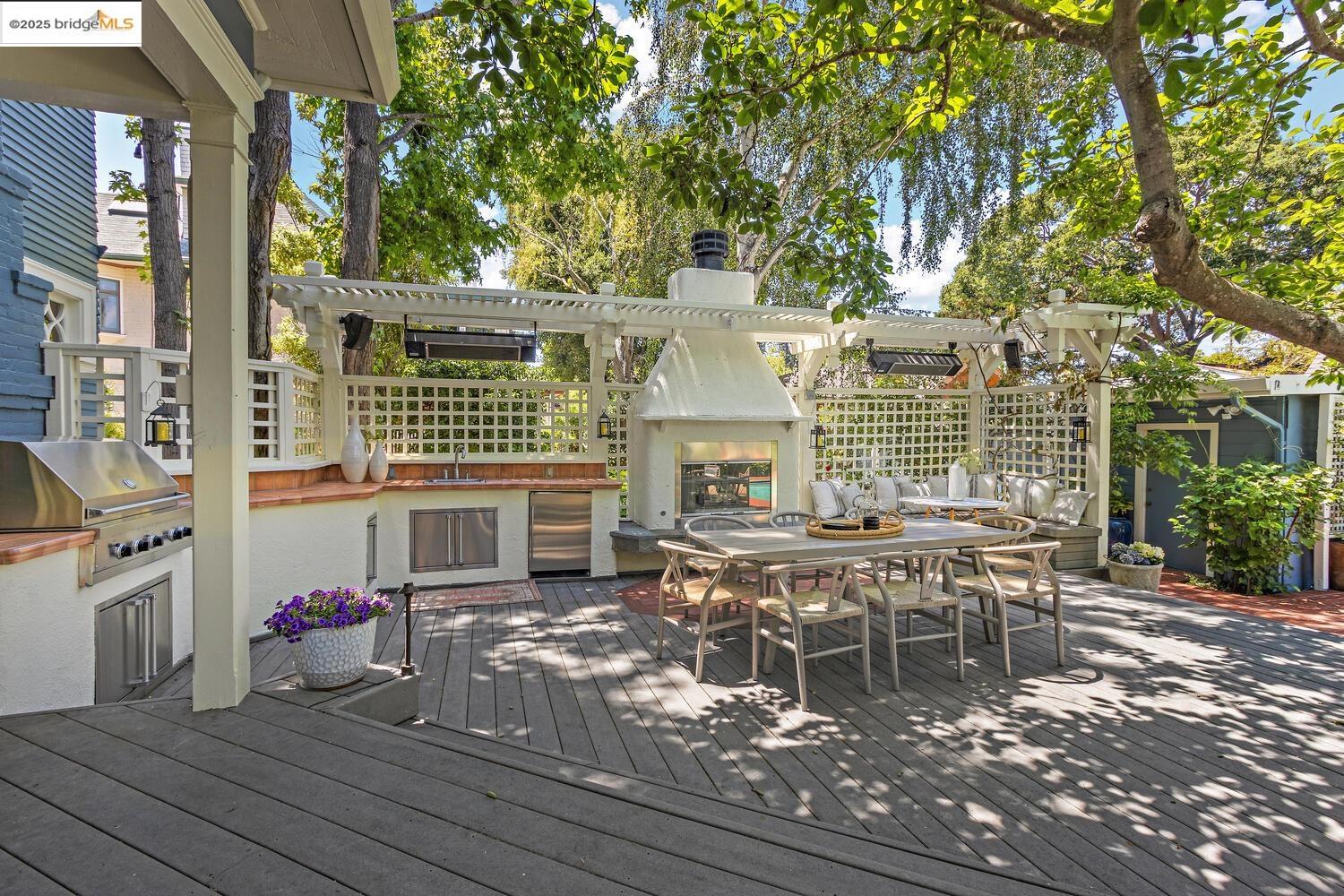 Detail Gallery Image 31 of 60 For 765 University Ave, Palo Alto,  CA 94301 - 3 Beds | 3/1 Baths