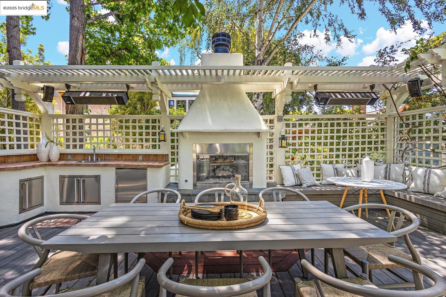 Detail Gallery Image 32 of 60 For 765 University Ave, Palo Alto,  CA 94301 - 3 Beds | 3/1 Baths