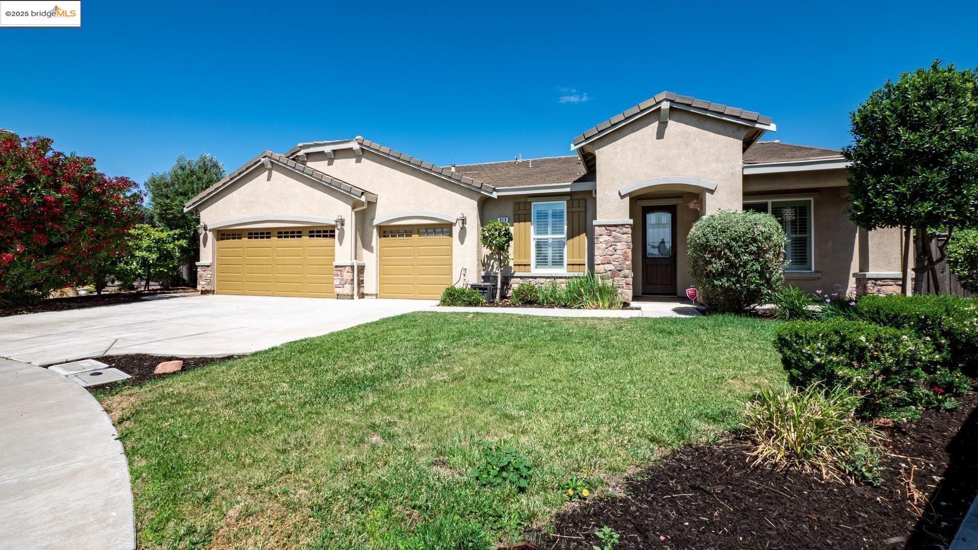 Detail Gallery Image 1 of 1 For 858 Pathfinder Ct, Oakley,  CA 94561 - 3 Beds | 3 Baths