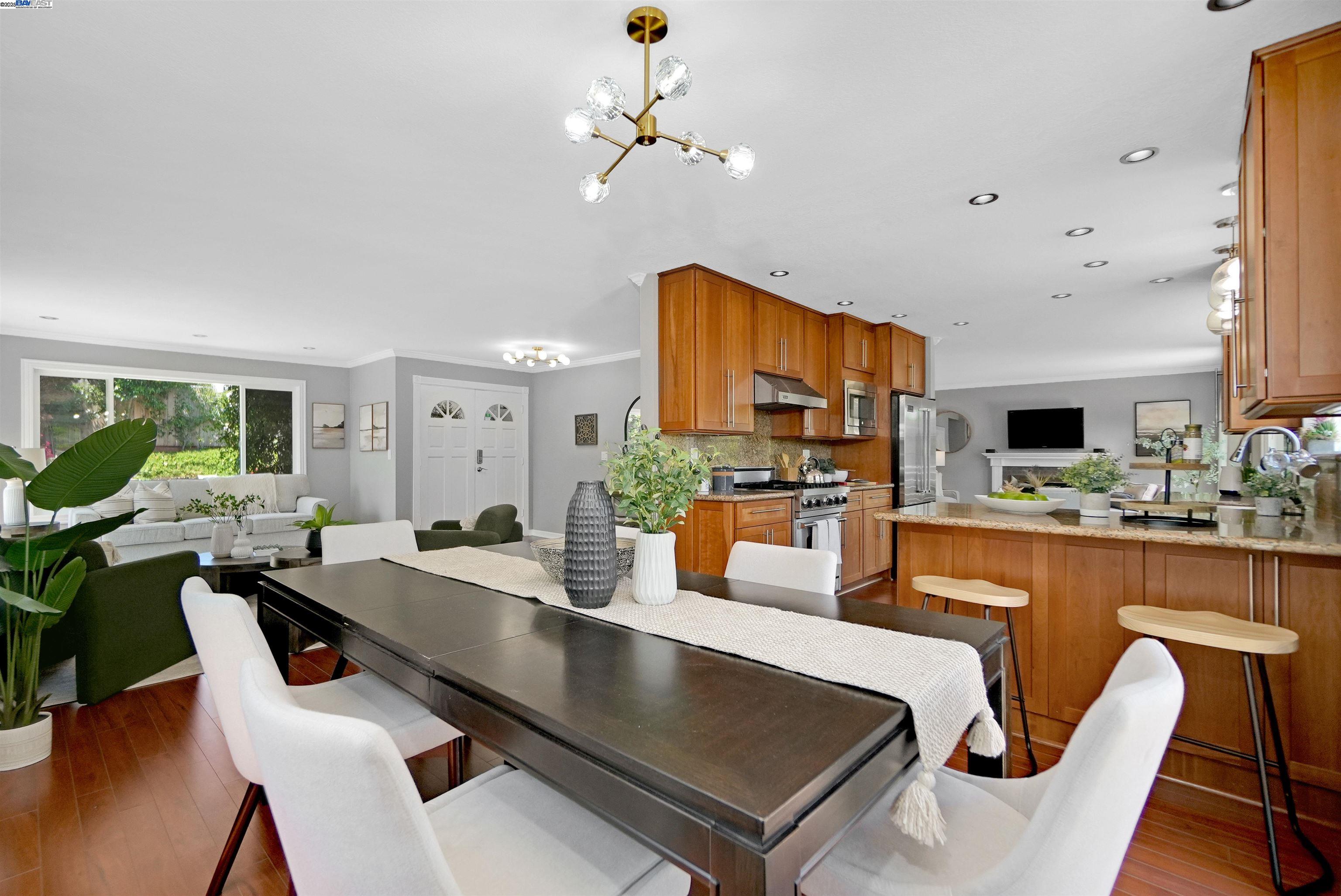Detail Gallery Image 13 of 52 For 24948 Campus Dr, Hayward,  CA 94542 - 4 Beds | 3 Baths