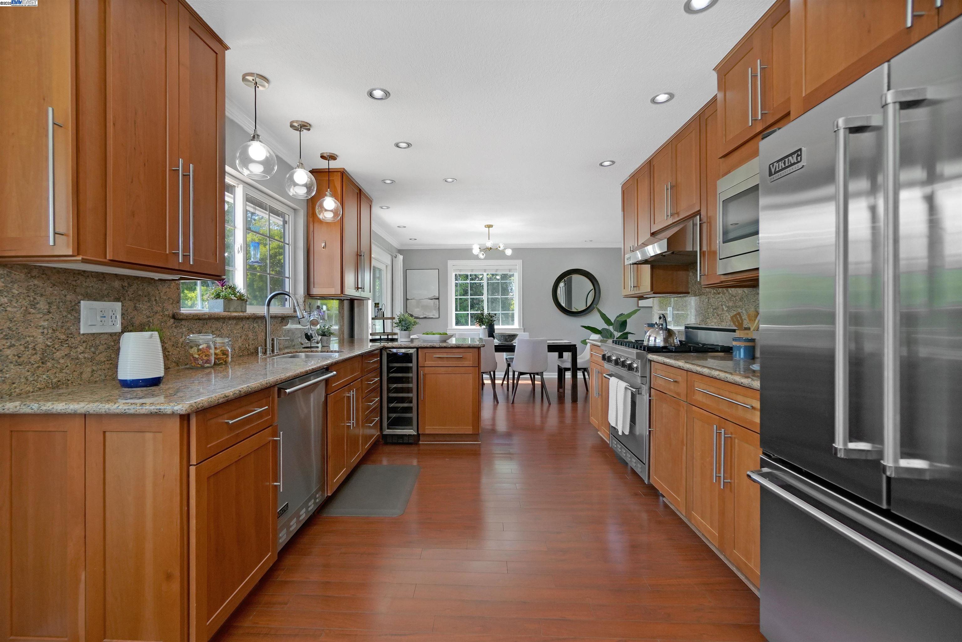 Detail Gallery Image 16 of 52 For 24948 Campus Dr, Hayward,  CA 94542 - 4 Beds | 3 Baths
