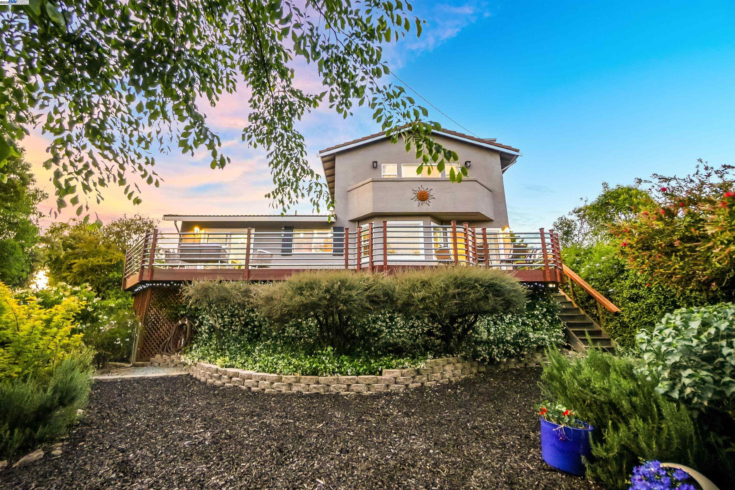 Detail Gallery Image 41 of 52 For 24948 Campus Dr, Hayward,  CA 94542 - 4 Beds | 3 Baths