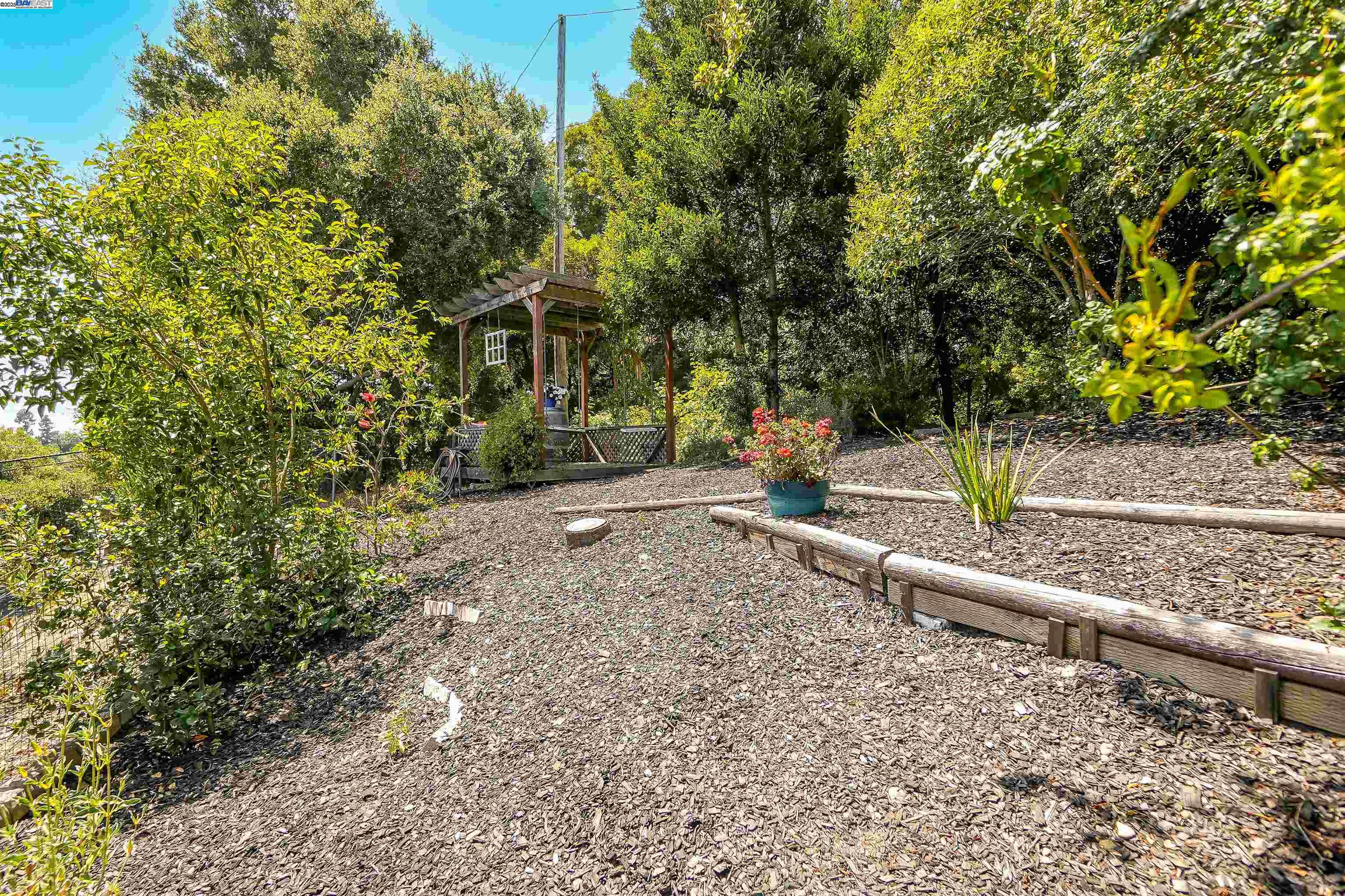 Detail Gallery Image 46 of 52 For 24948 Campus Dr, Hayward,  CA 94542 - 4 Beds | 3 Baths