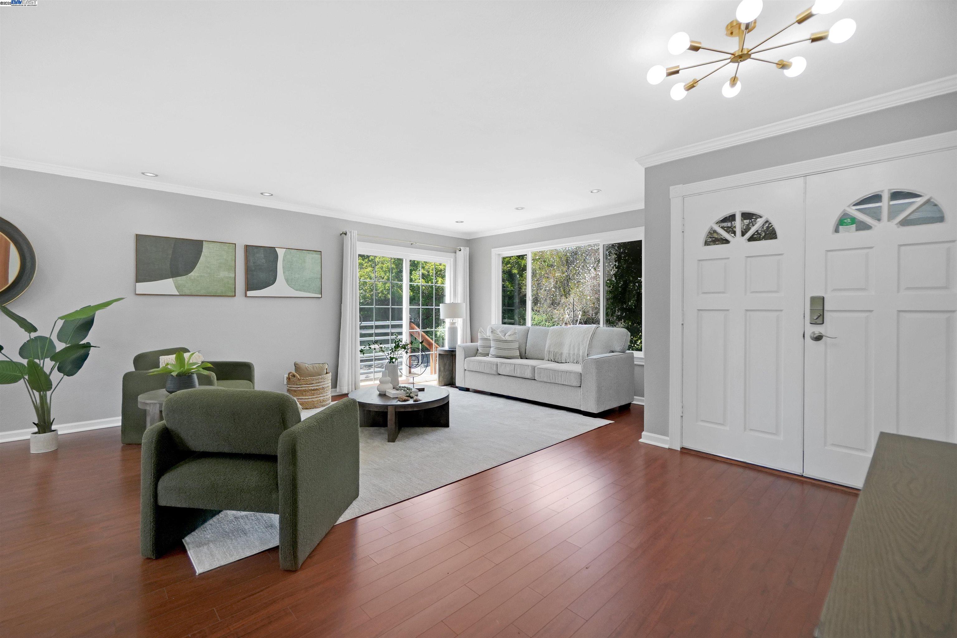 Detail Gallery Image 8 of 52 For 24948 Campus Dr, Hayward,  CA 94542 - 4 Beds | 3 Baths