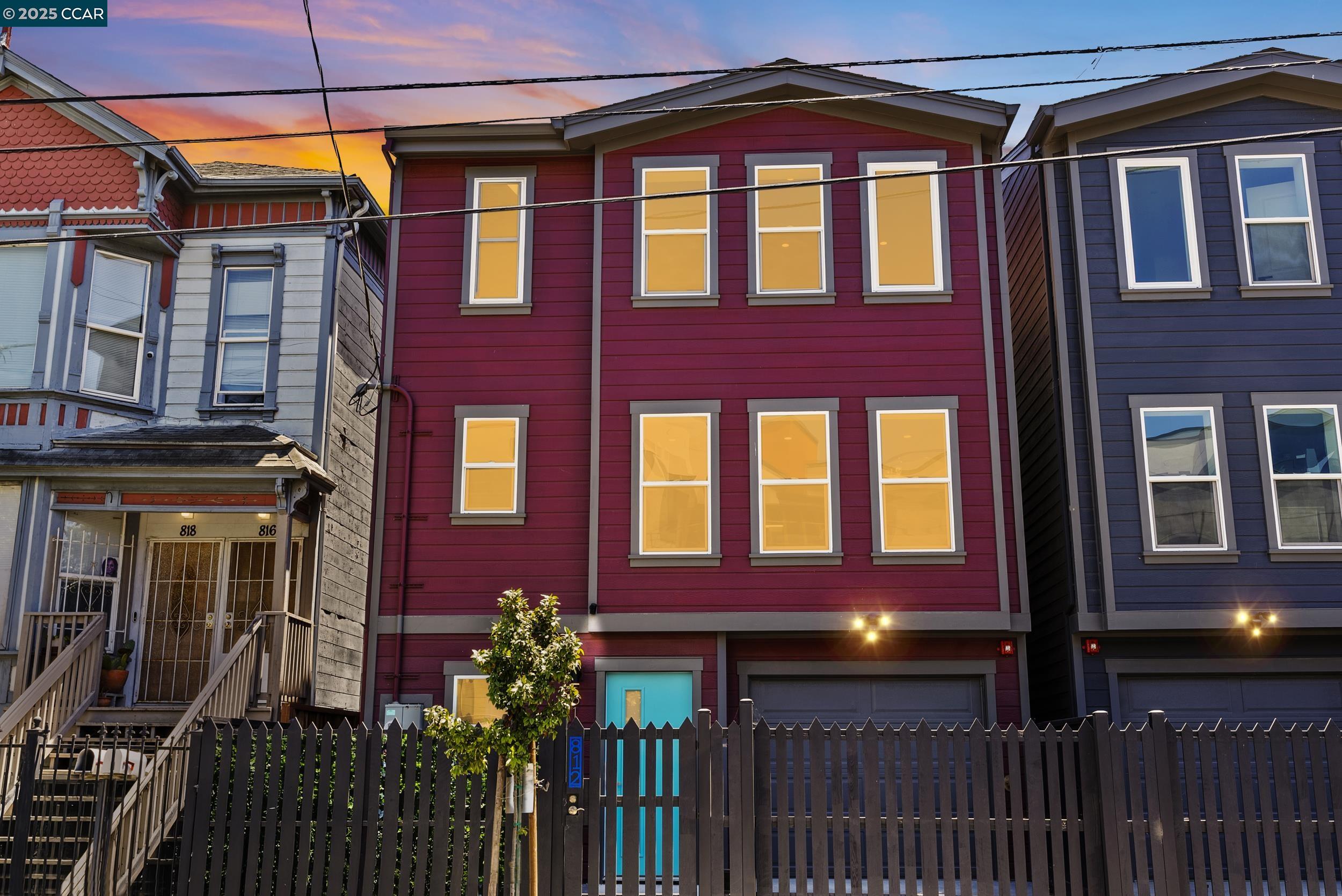 Detail Gallery Image 1 of 1 For 812 Pine St, Oakland,  CA 94607 - 3 Beds | 2/1 Baths