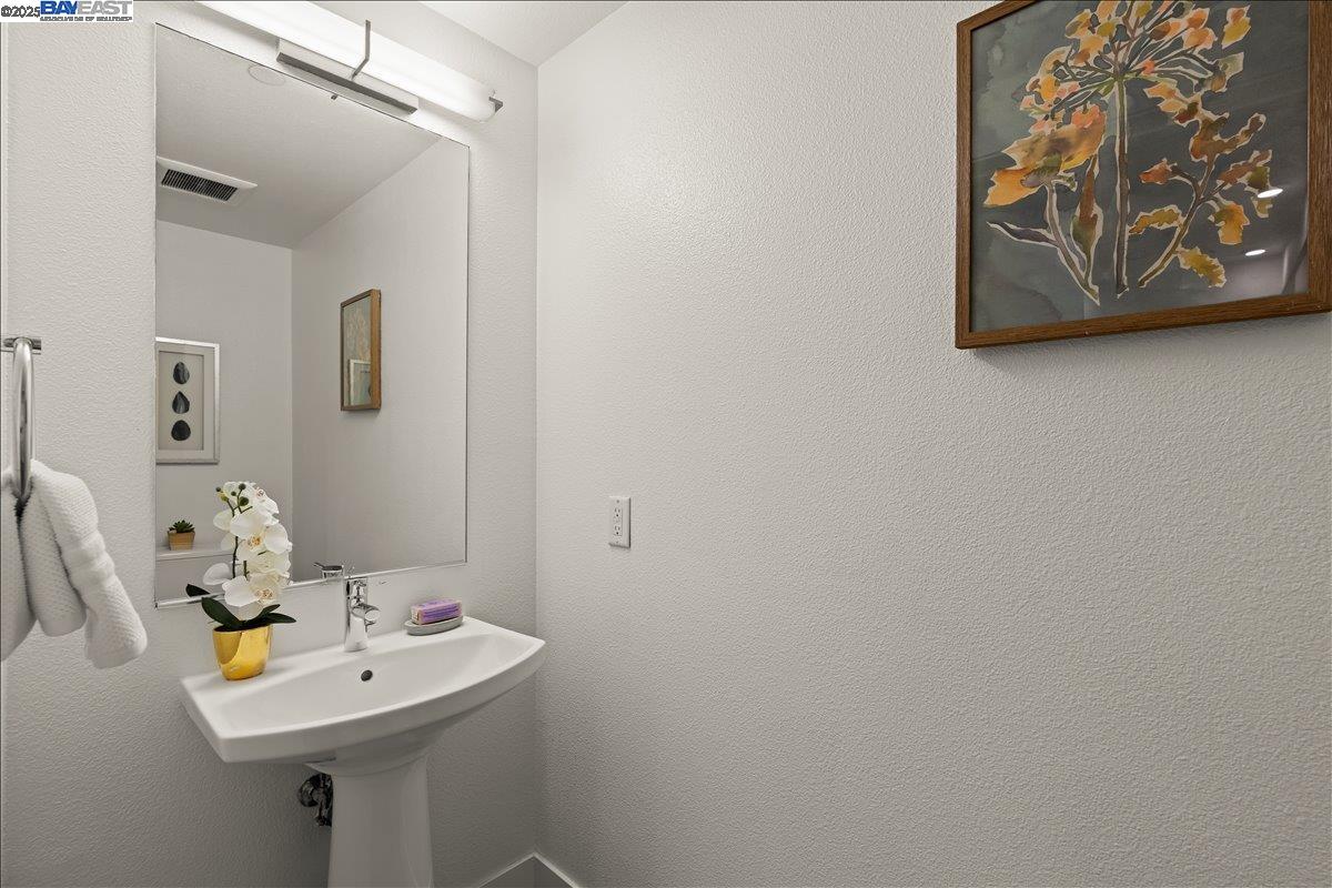 Detail Gallery Image 12 of 20 For 1101 W El Camino #209,  Mountain View,  CA 94040-2746 - 1 Beds | 1/1 Baths