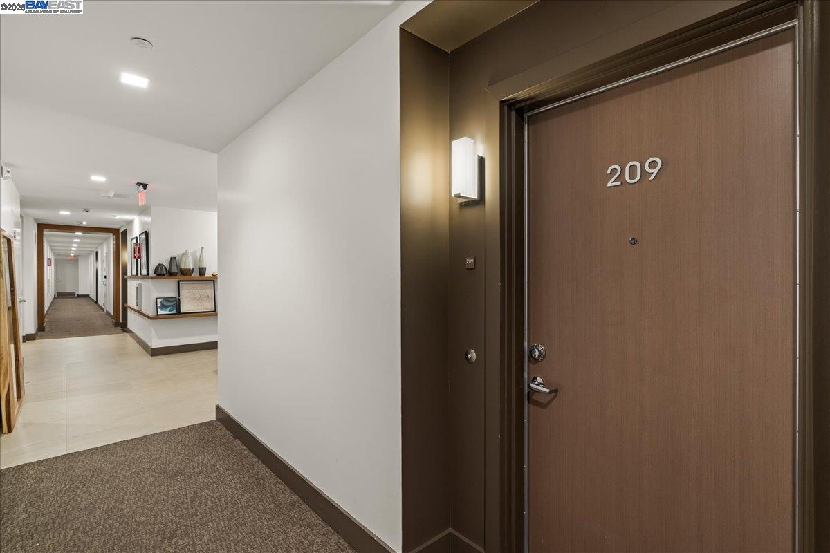 Detail Gallery Image 3 of 20 For 1101 W El Camino #209,  Mountain View,  CA 94040-2746 - 1 Beds | 1/1 Baths