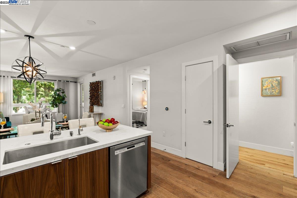Detail Gallery Image 6 of 20 For 1101 W El Camino #209,  Mountain View,  CA 94040-2746 - 1 Beds | 1/1 Baths